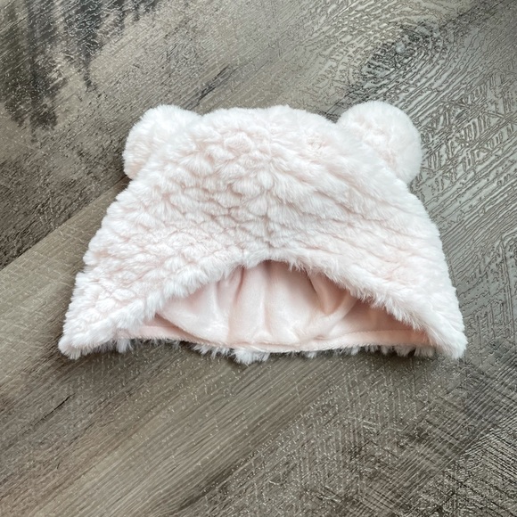 👶🏼NWOT Pink Furry Bear Hat & Booties Set - Picture 2 of 7